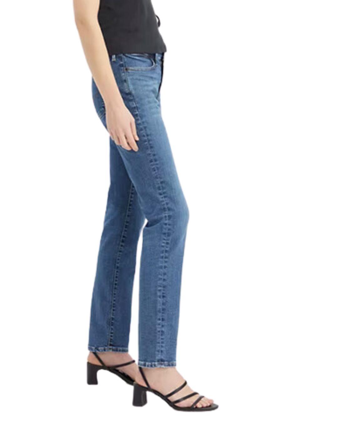 Pantalón Levi's® 712 slim con bolsillo ribeteado de mujer