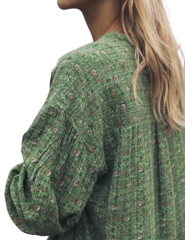 Indi & Cold camisa cuello mao verde con estampados