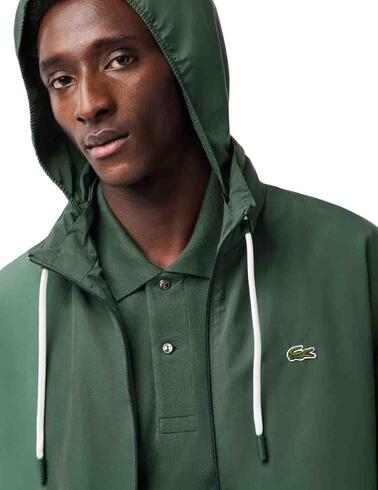 Chaqueta Lacoste con capucha desmontable resistente al agua