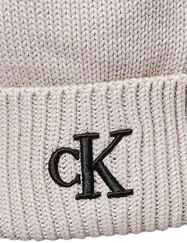 Gorro Calvin Klein beige con pompón
