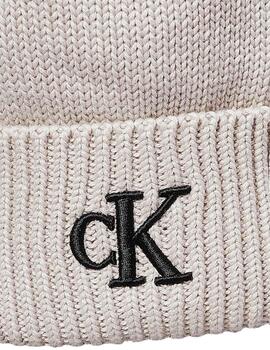 Gorro Calvin Klein beige con pompón