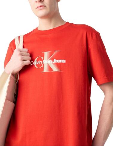 Camiseta Calvin Klein con logo impreso en el pecho de hombre