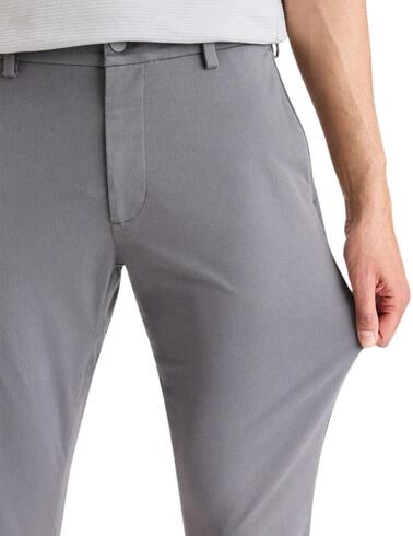 Pantalón Dockers go active flex chino skinny gris