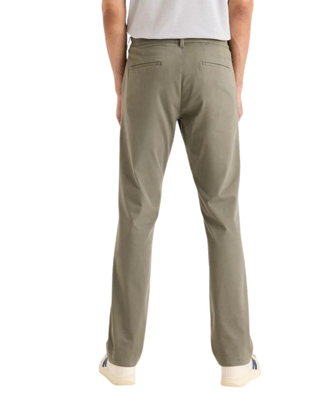 Pantalón Dockers Go Activeflex Chino, Slim Fit para hombre