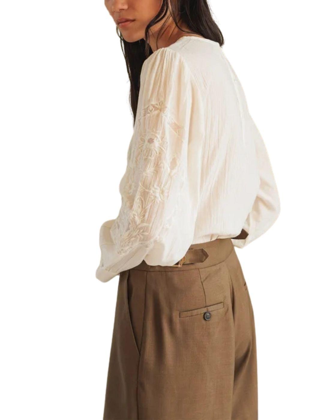 Camisa Indi & Cold con bordado romántico en blanco de mujer