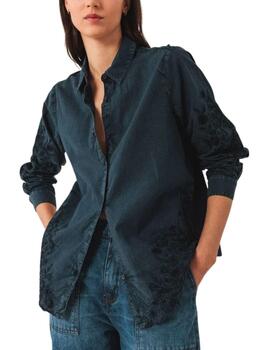 Camisa Indi & Cold voile bordada en tejido denim de mujer