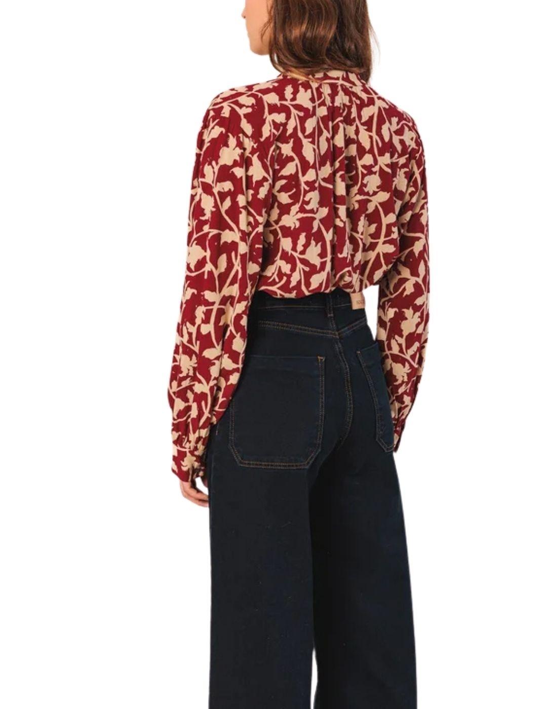 Camisa Indi & Cold blusa cuello mao con estampado floral