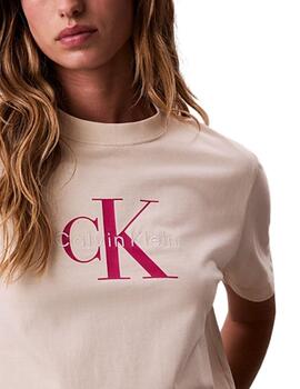 Camiseta Calvin Klein con monograma estampado en el pecho