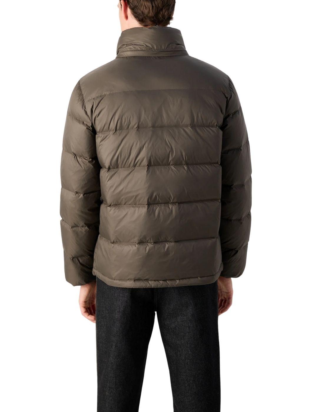 Chaqueta Calvin Klein de plumas con capucha en marrón