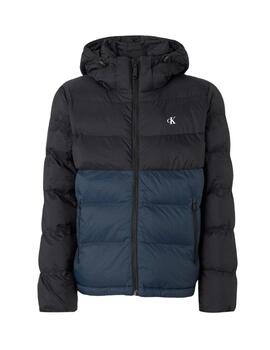Chaqueta Calvin Klein de plumas con capucha bicolor