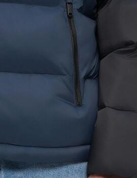 Chaqueta Calvin Klein de plumas con capucha bicolor