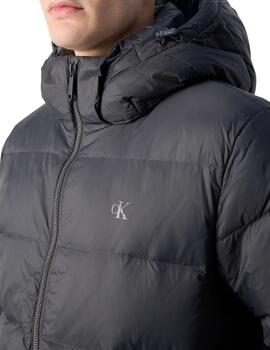Chaqueta Calvin Klein de plumas con capucha en gris
