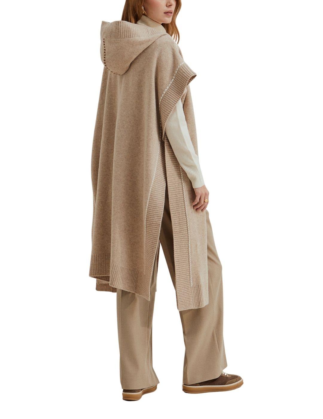 Abrigo de punto Lion of Porches en beige para mujer