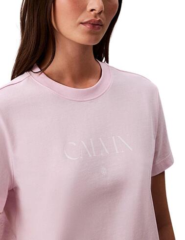 Camiseta Calvin Klein slim fit de mujer en rosa