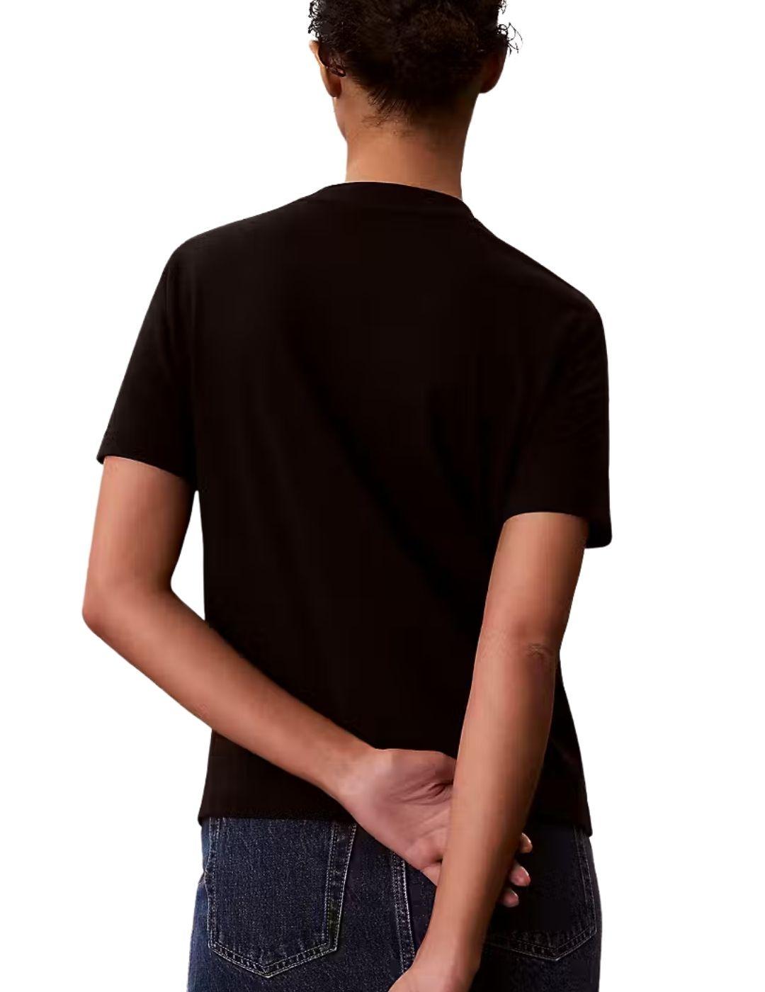 Camiseta Calvin Klein slim fit de mujer en negro