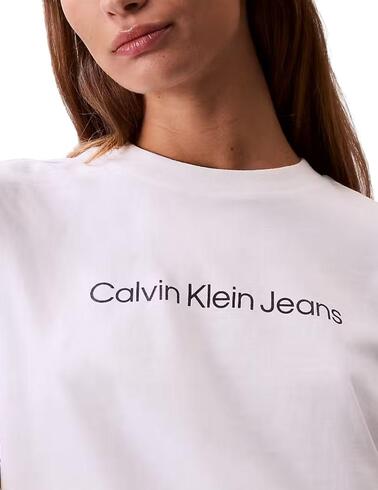 Camiseta Calvin Klein slim fit de mujer en blanco