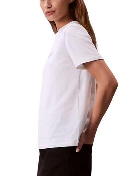 Camiseta Calvin Klein slim fit de mujer en blanco