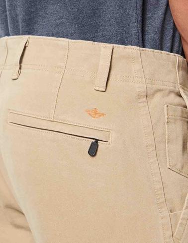 Pantalón Dockers Alpha Slim beige