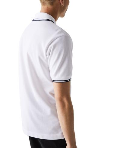 Polo Lacoste Classic Fit con rayas en cuello y puños