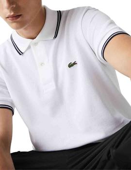 Polo Lacoste Classic Fit con rayas en cuello y puños