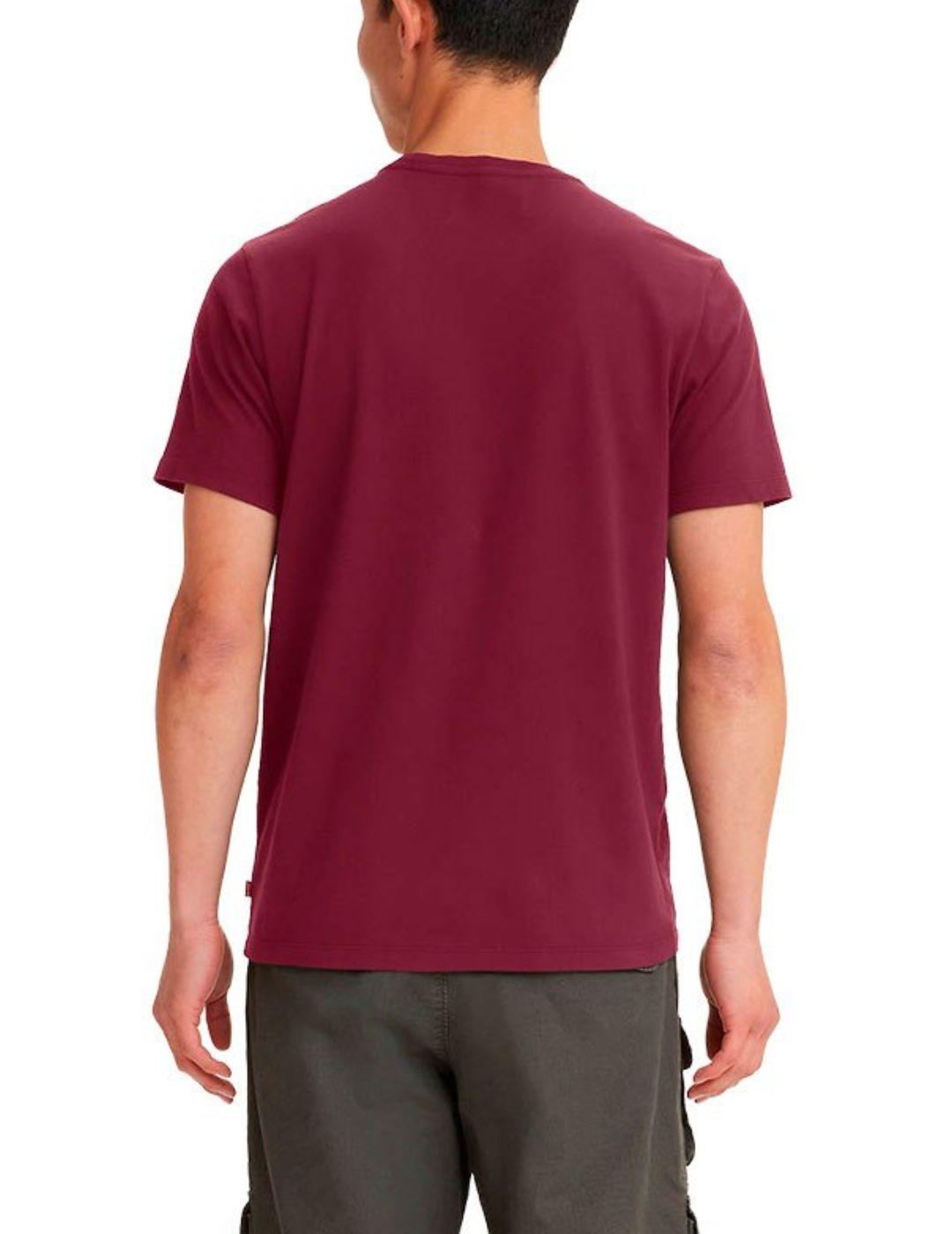 Camiseta Levi's® cuello redondo granate