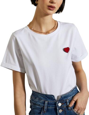 Camiseta Lion of Porches con pin de corazón